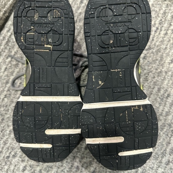 Boys Nike Air Max, size 4.5US - Picture 5 of 8